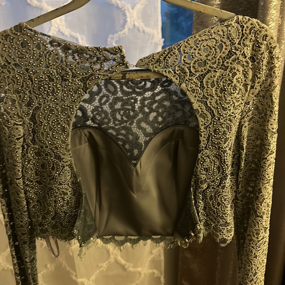 Grey two peice set with backless top from Gipper Prom. Size 6. - Picture 2 of 2